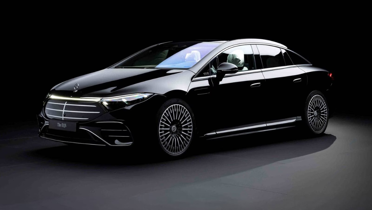 ₹1.62 करोड़ में लग्ज़री और इलेक्ट्रिक का परफेक्ट कॉम्बो जानिए Mercedes EQS 2025 की पूरी खासियत