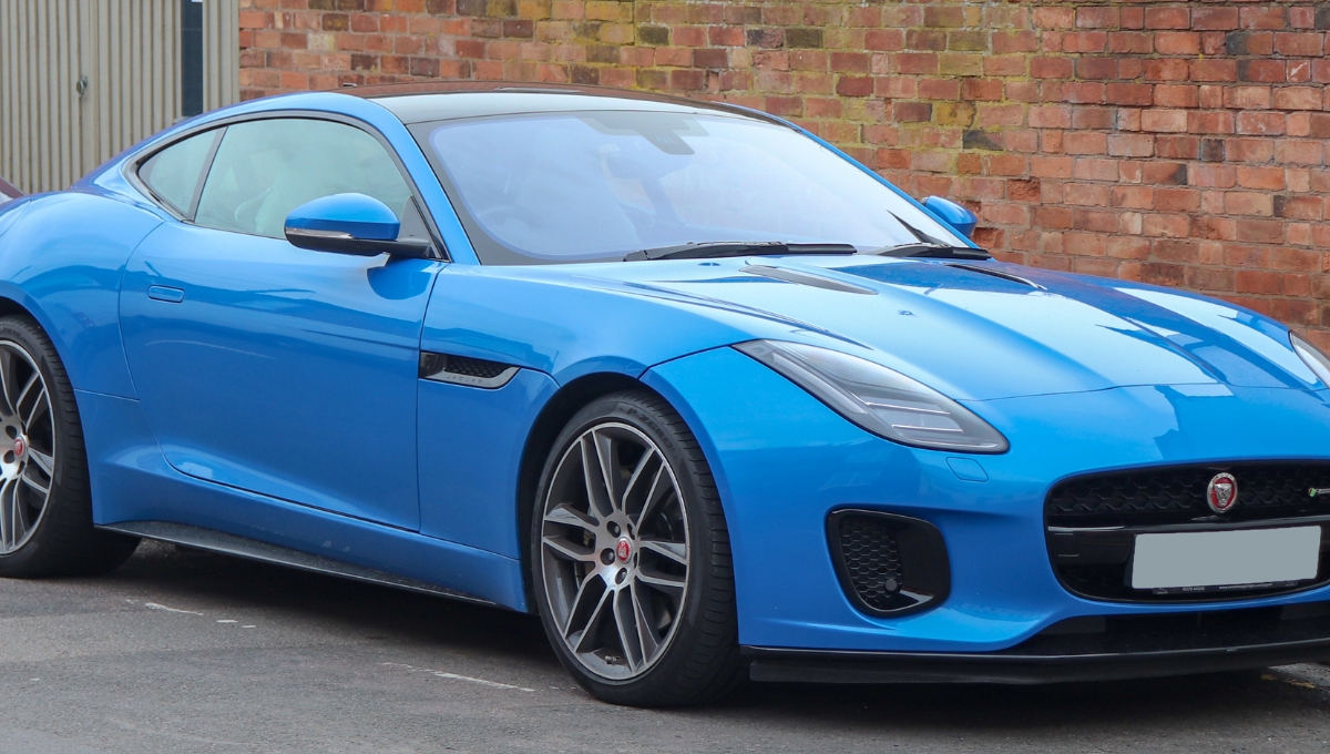 Jaguar F-TYPE 2013-2020: ₹2.50 करोड़ तक की सुपरकार, जो रफ्तार और लग्ज़री का अनोखा संगम है