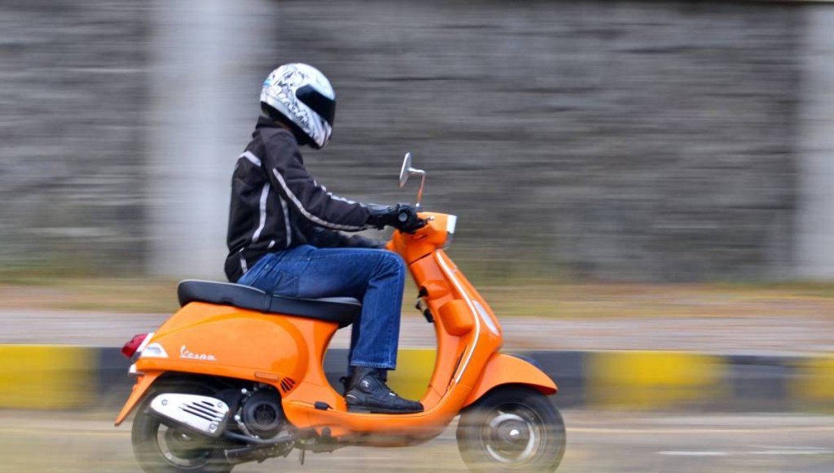 Vespa S: सिर्फ ₹1.30 लाख में शानदार लुक्स, डिजिटल फीचर्स और 86 kmph की स्पीड का कमाल
