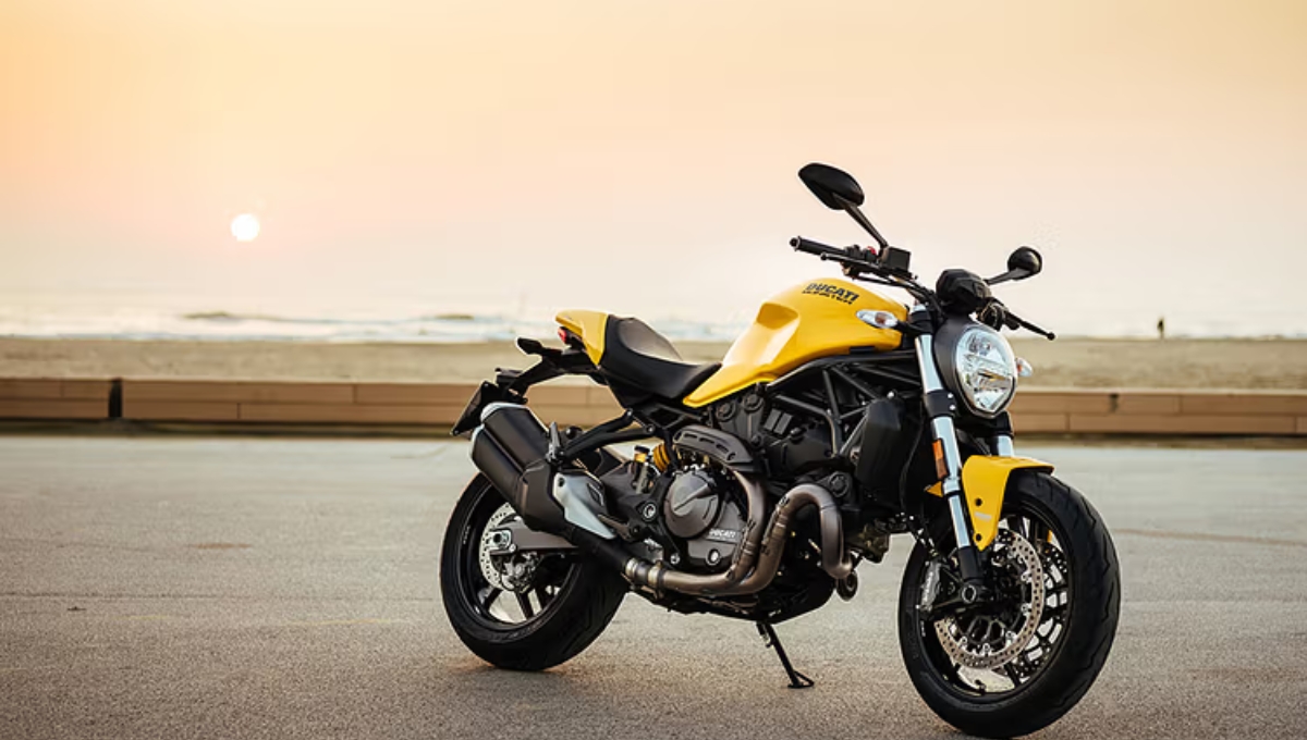 ₹12.95 लाख की दमदार Ducati Monster: नाम ही काफी है रफ्तार, जुनून और क्लास के लिए