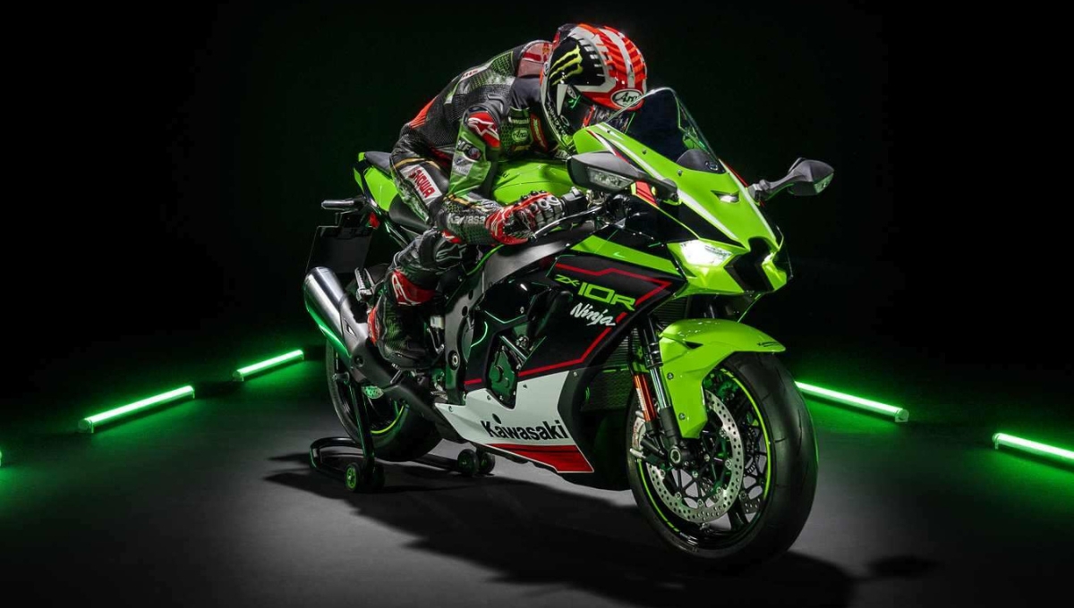 Kawasaki Ninja ZX-10R: रफ्तार, रॉयल्टी और रेसिंग का रोमांच दिल की धड़कनें बढ़ा देने वाली सुपरबाइक, ₹16.47 लाख की कीमत में