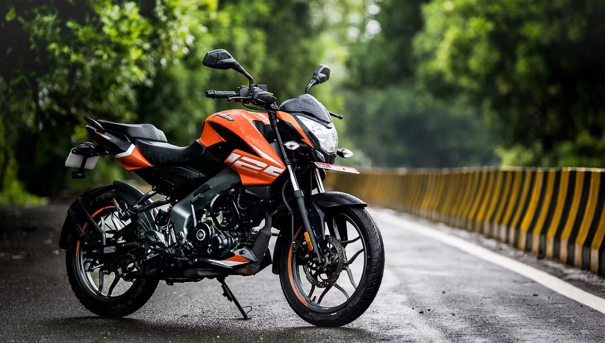 Bajaj Pulsar NS 125: दमदार लुक्स और शानदार माइलेज वाली स्पोर्ट्स बाइक, अब आपके बजट में