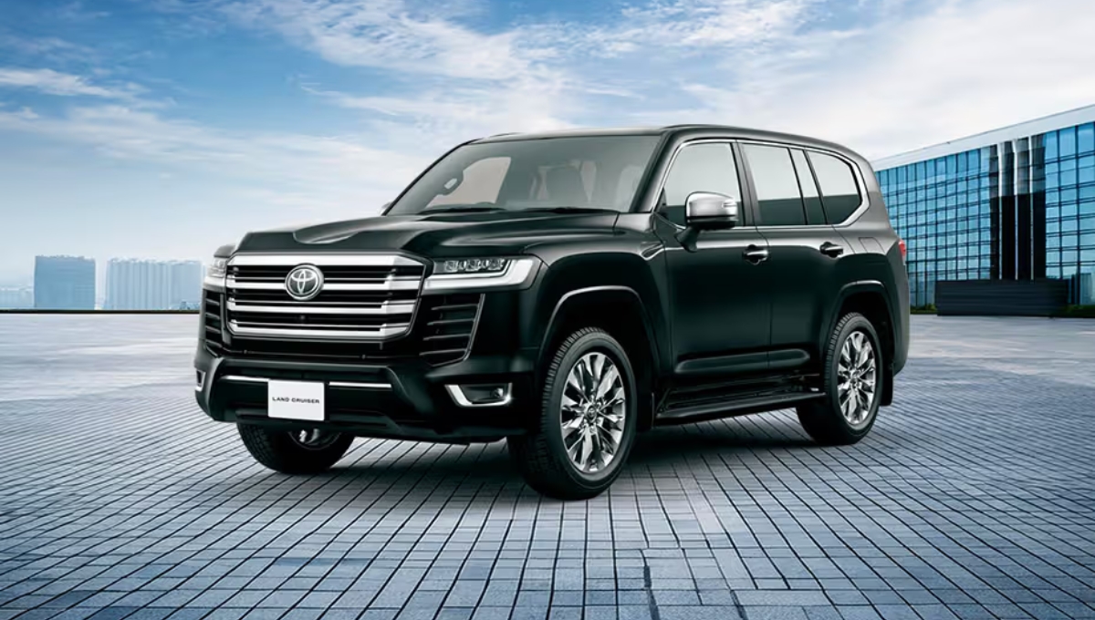 Toyota Land Cruiser 300: रॉयल सफर की शुरुआत, लग्ज़री और दमदार परफॉर्मेंस का मेल