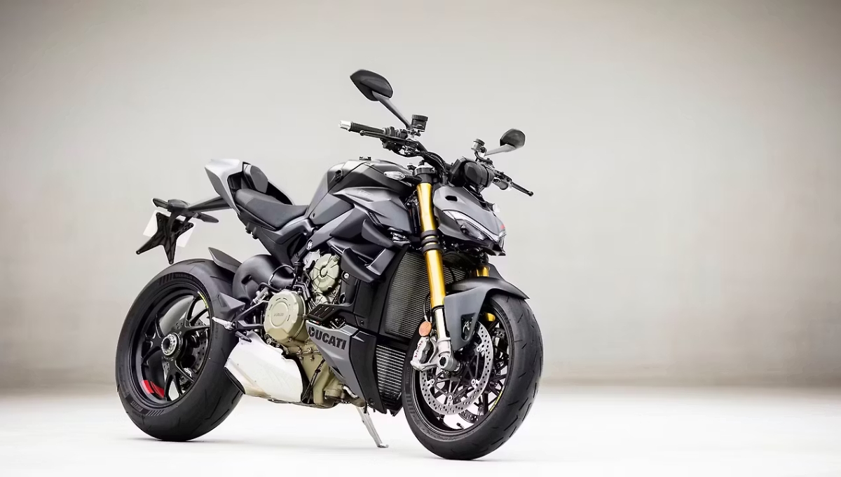 ₹22 लाख की Ducati Streetfighter V4: 208 PS पावर और 299 kmph टॉप स्पीड के साथ आई धांसू सुपरबाइक