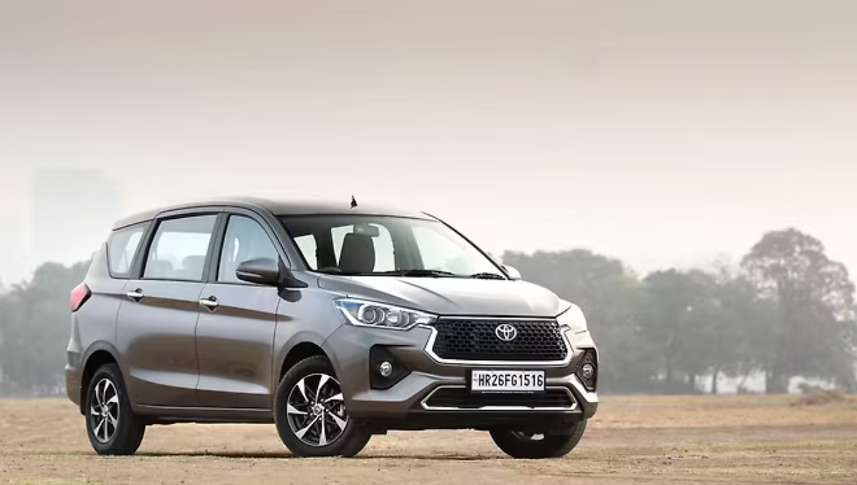 Toyota Rumion 2025: फैमिली के लिए बनी शानदार 7-सीटर एमयूवी, दमदार फीचर्स और बेहतरीन माइलेज के साथ