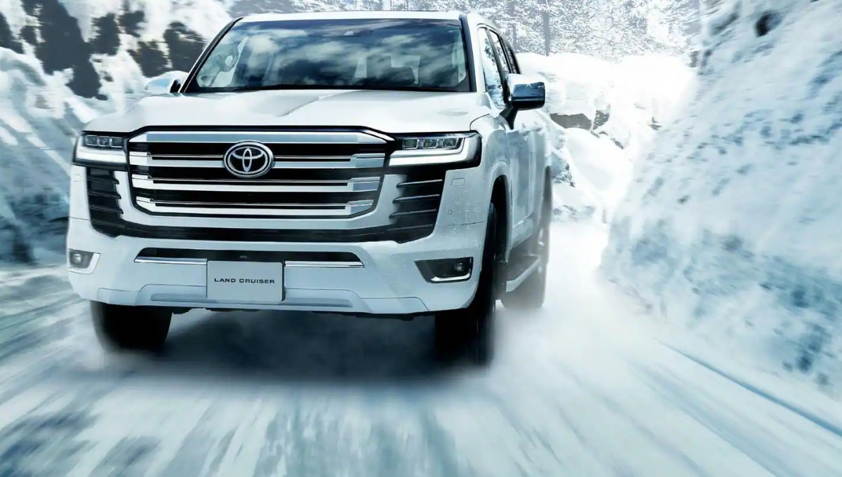 Toyota Land Cruiser 300: रॉयल सफर की शुरुआत, लग्ज़री और दमदार परफॉर्मेंस का मेल 