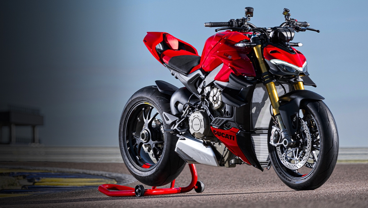 ₹22 लाख की Ducati Streetfighter V4: 208 PS पावर और 299 kmph टॉप स्पीड के साथ आई धांसू सुपरबाइक