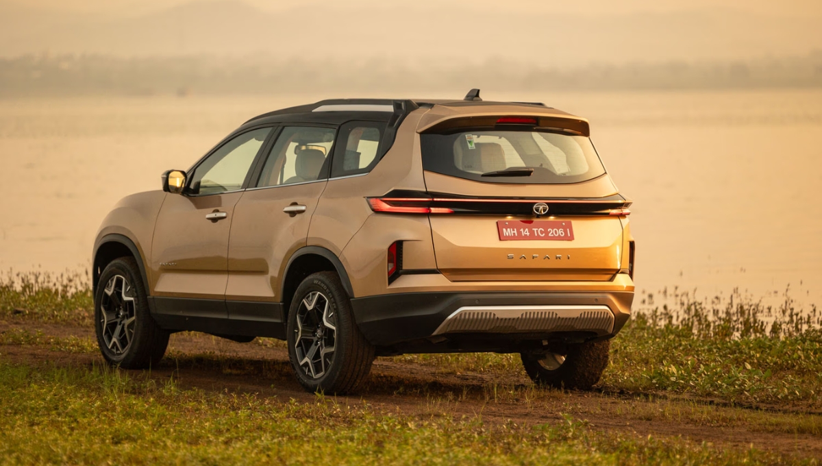 6 और 7 सीटर ऑप्शन वाली Tata Safari की शुरुआत ₹16.19 लाख से जानें इसके प्रीमियम फीचर्स