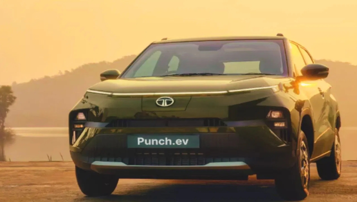 Tata Punch EV 2025: ₹10.99 लाख में लॉन्च हुई ये इलेक्ट्रिक SUV, 421 KM रेंज और 35 kWh बैटरी के साथ दे रही है जबरदस्त टक्कर