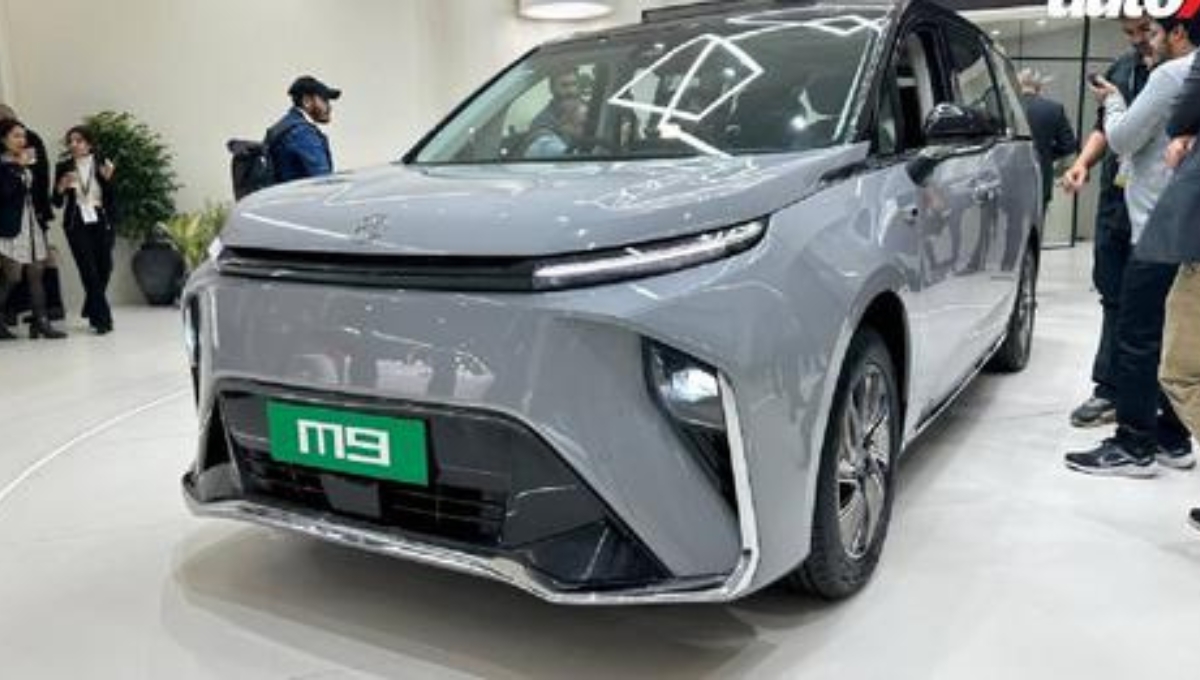 अब इलेक्ट्रिक में भी शाही सवारी दमदार फीचर्स और जबरदस्त रेंज के साथ आई MG M9 