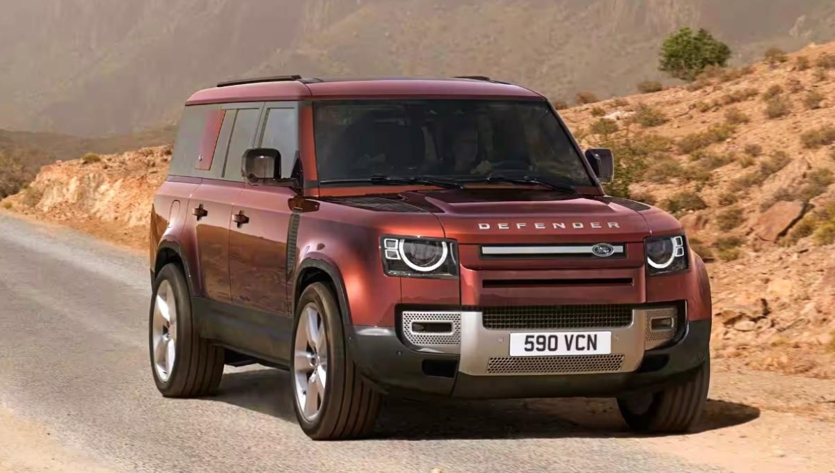 ₹2.30 करोड़ की ताकत Land Rover Defender के फीचर्स जो इसे बनाते हैं सपनों की SUV