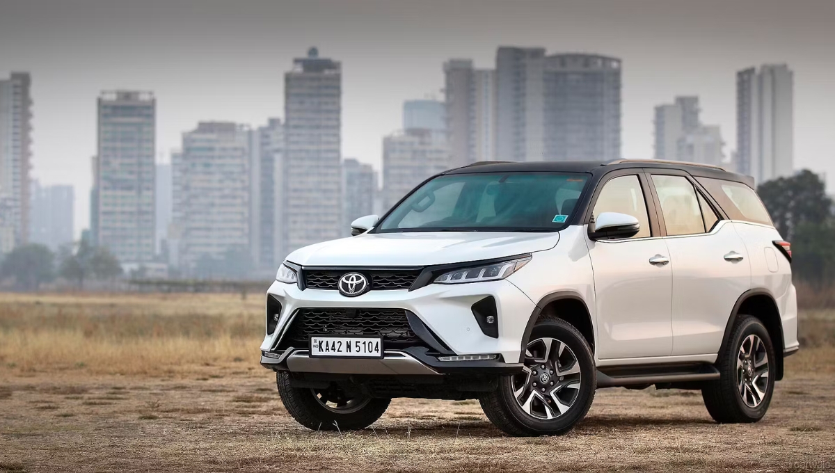 लग्ज़री और पावर का जबरदस्त मेल, Toyota Fortuner Legender अब आपके बजट में जानिए कीमत और खासियतें