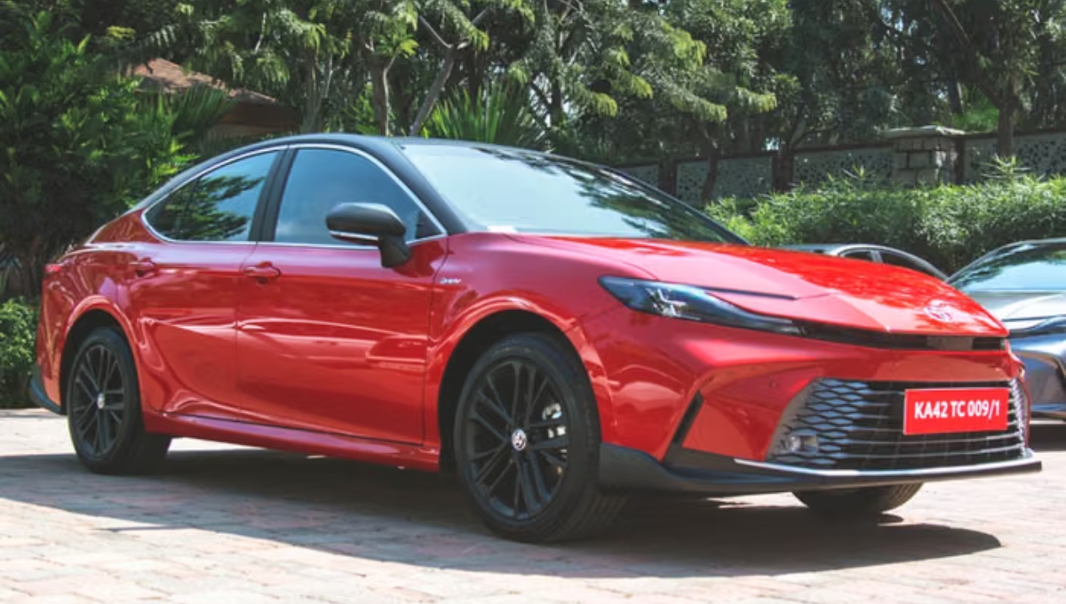  Toyota Camry 2025: लग्ज़री का नया अनुभव अब ₹46.17 लाख में स्टाइल, पावर और सेफ्टी का जबरदस्त मेल