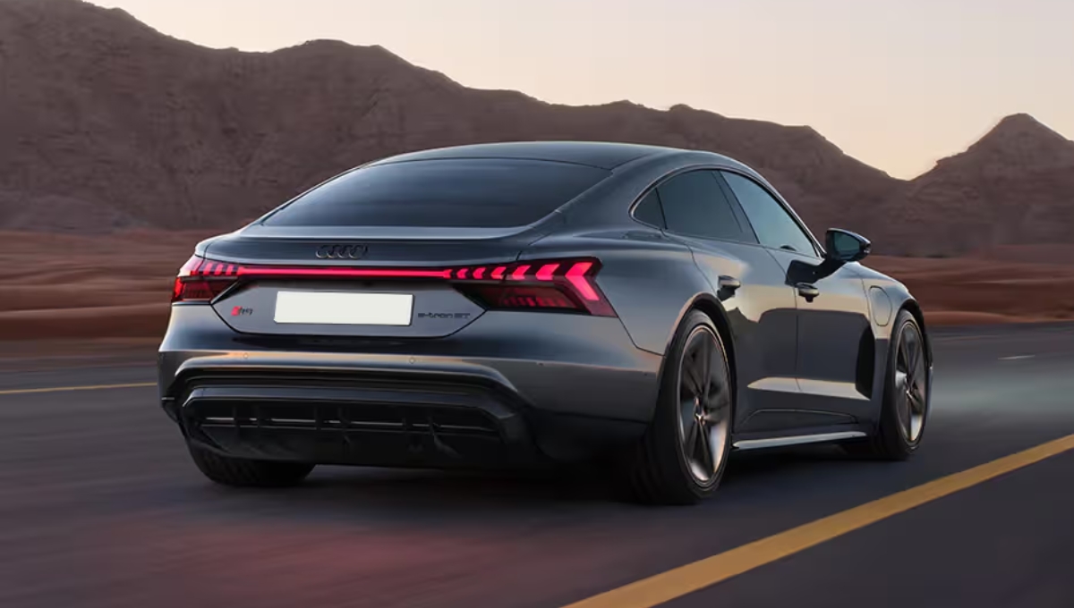 Audi RS e-tron GT: ₹1.94 करोड़ की इलेक्ट्रिक लग्ज़री कार, जानिए शानदार फीचर्स और रेंज