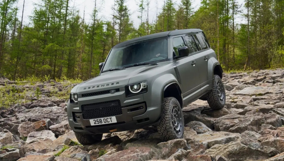 Land Rover Defender 2025: लग्ज़री, पावर और एडवांस टेक्नोलॉजी से भरपूर दमदार SUV 