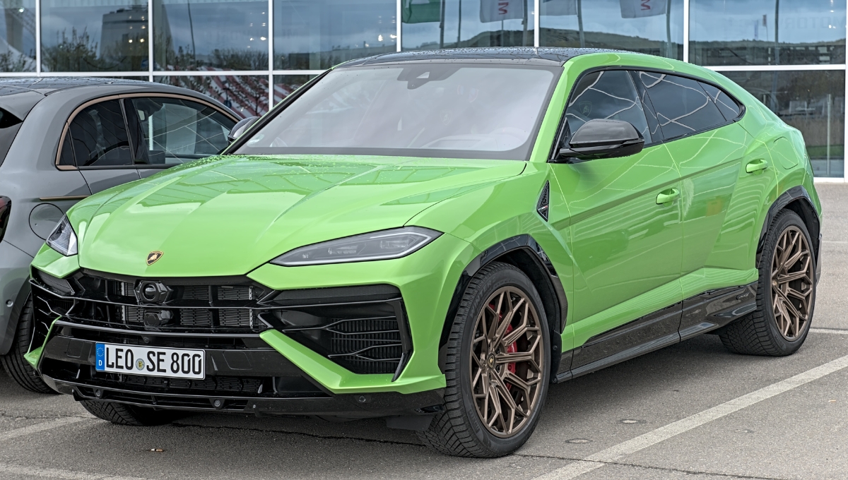 ₹4.18 करोड़ की शाही सवारी: Lamborghini Urus के पावरफुल फीचर्स और लग्ज़री लुक ने मचाया धमाल