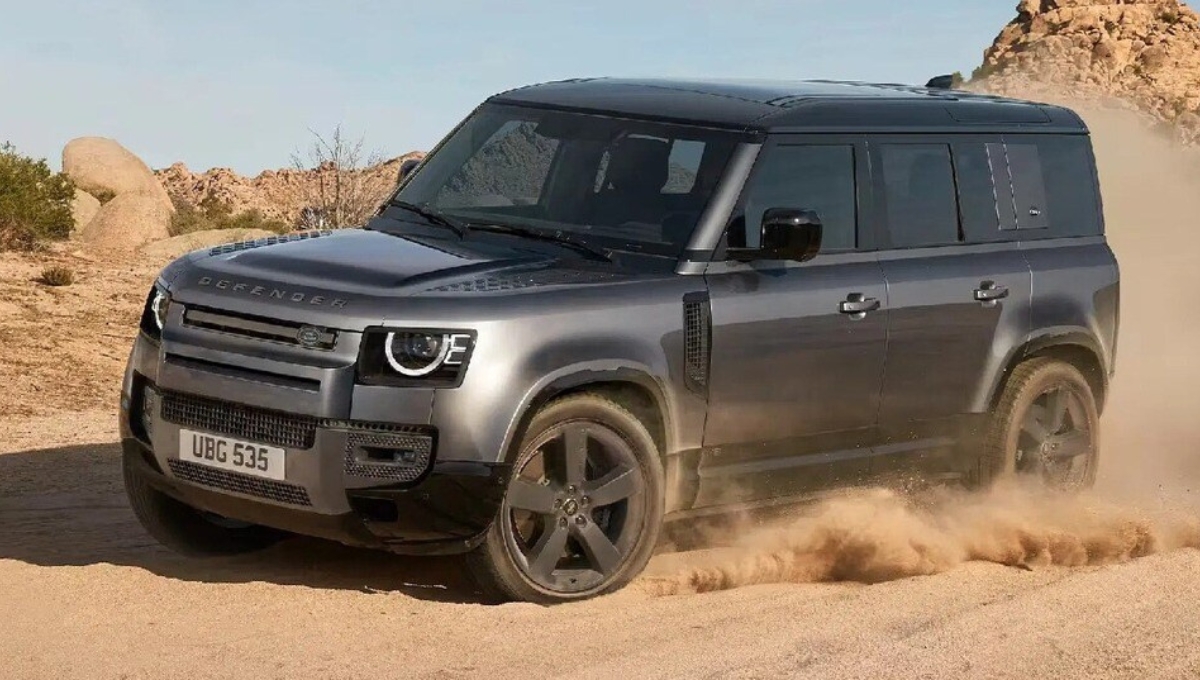 ₹2.30 करोड़ की ताकत Land Rover Defender के फीचर्स जो इसे बनाते हैं सपनों की SUV