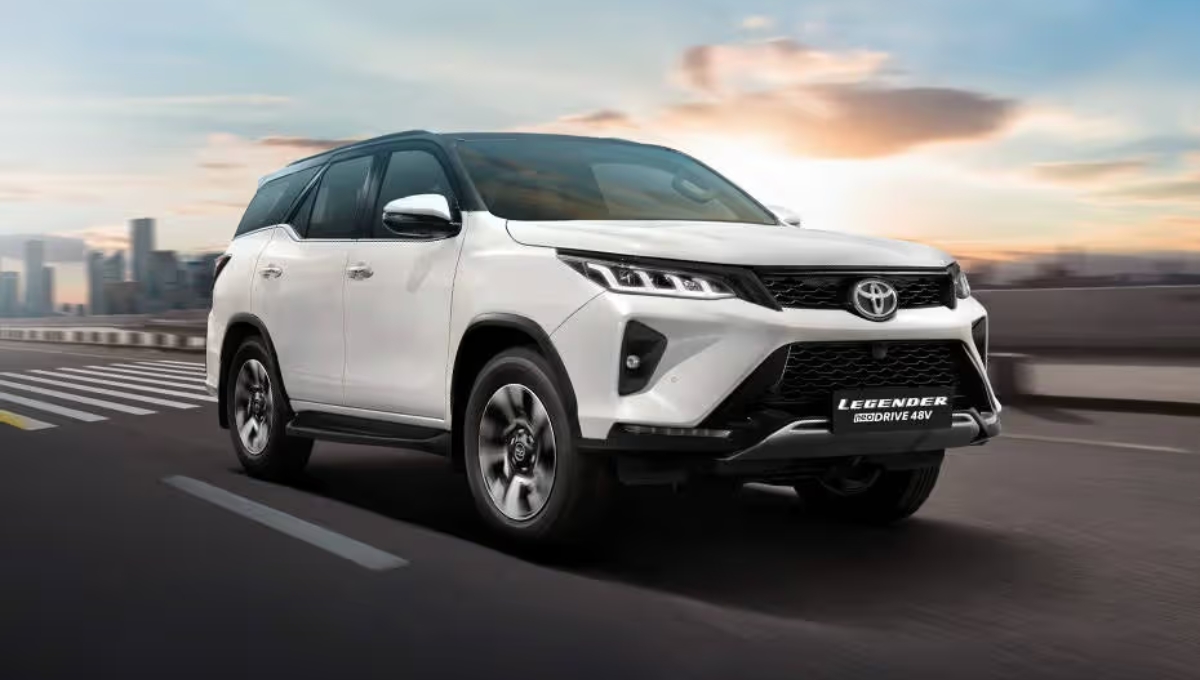 लग्ज़री और पावर का जबरदस्त मेल, Toyota Fortuner Legender अब आपके बजट में जानिए कीमत और खासियतें