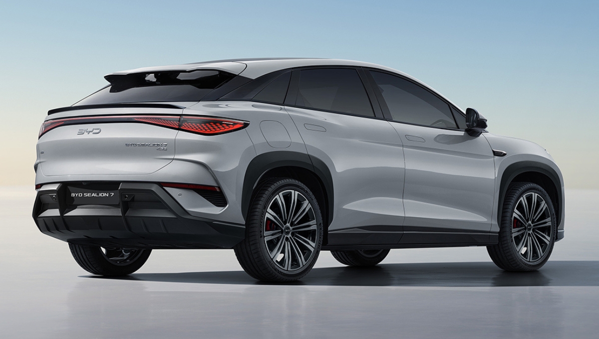 BYD Sealion 7: ₹45 लाख की लग्ज़री इलेक्ट्रिक कार, दमदार रेंज और एडवांस फीचर्स के साथ 