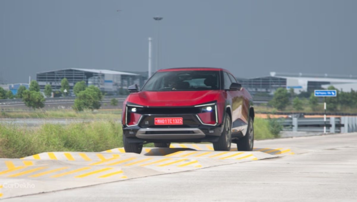 683 किमी रेंज, 6 एयरबैग्स और लग्ज़री इंटीरियर Mahindra BE 6 EV की कीमत और फीचर्स जानें